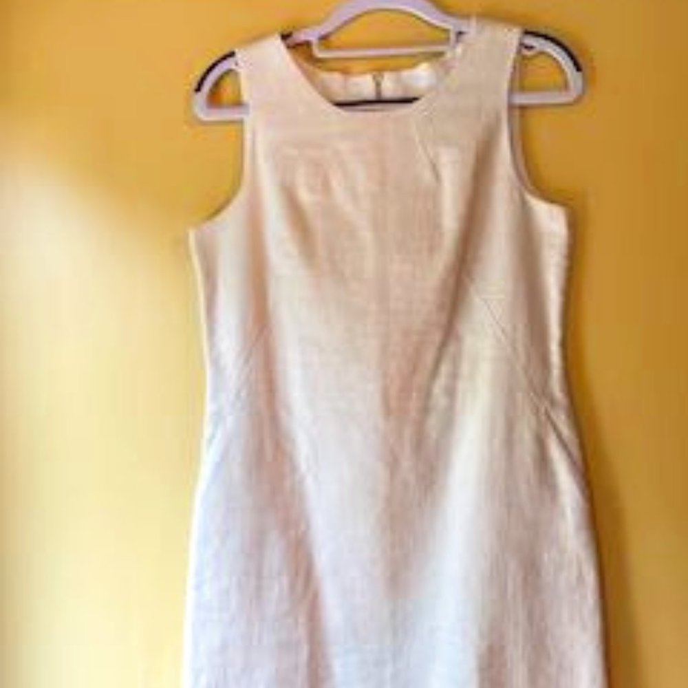 White with hint of Gold lined Linen sheath Size S Tahari/Levine